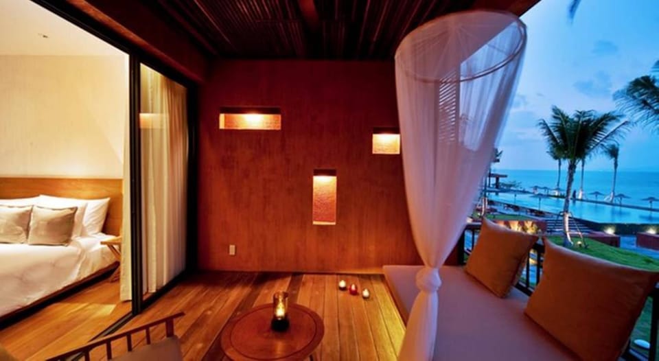 Seaview Twin Room | Minibar, in-room safe, desk, blackout drapes
