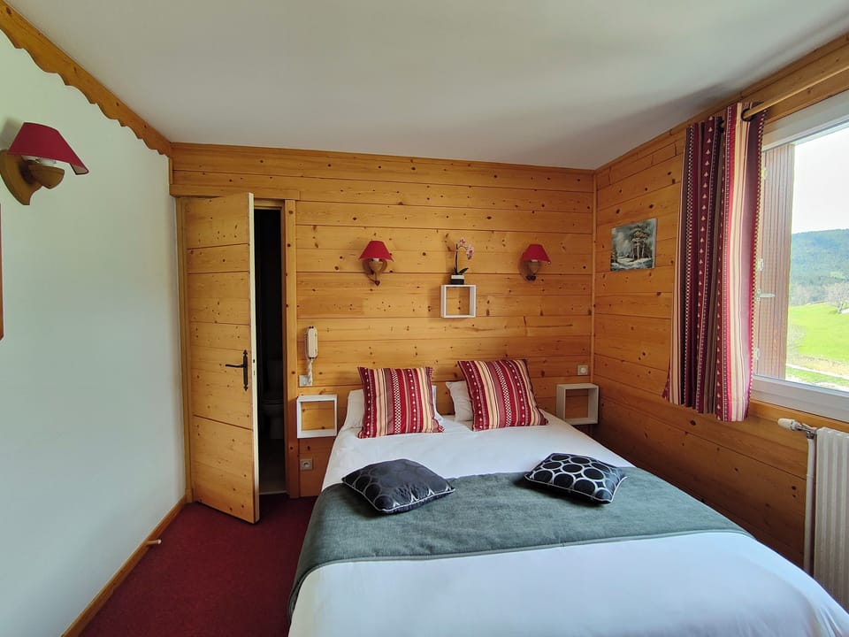 Superior Single Room | Desk, free WiFi