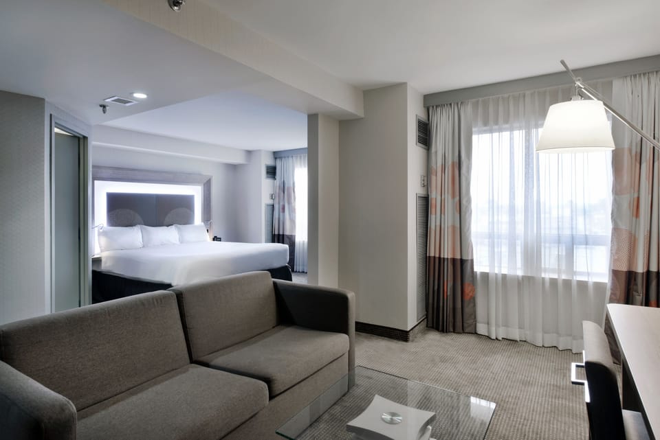 Hypo-allergenic bedding, down comforters, in-room safe, desk