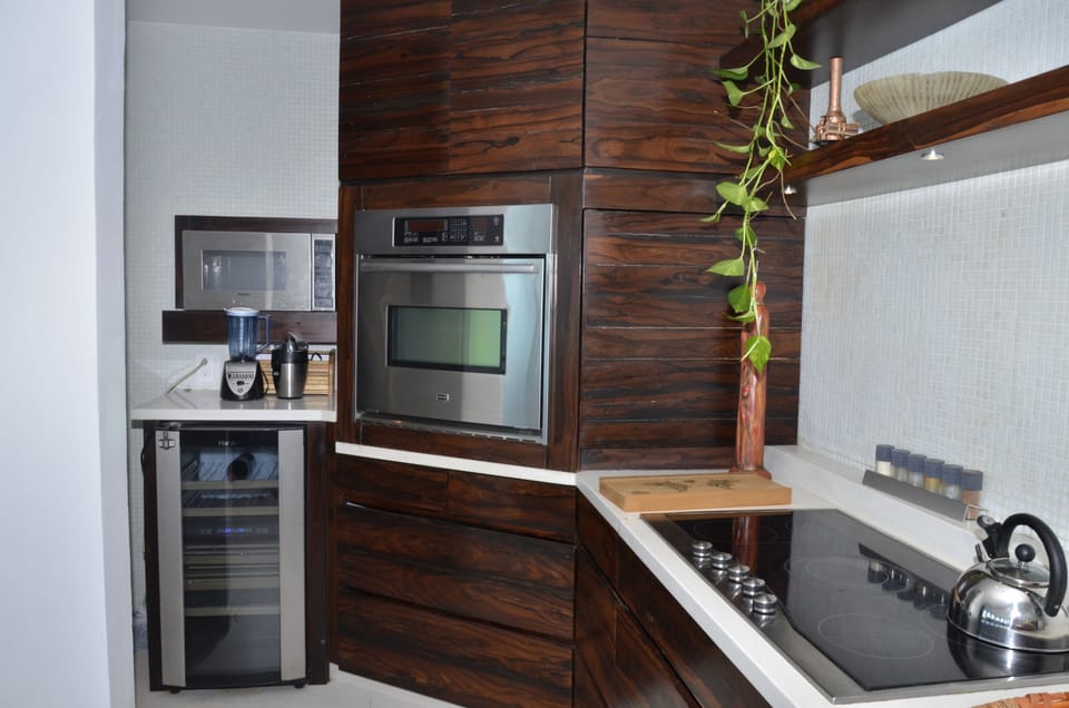 Elite Suite, 3 Bedrooms, Oceanfront | Private kitchen | Full-size fridge, microwave, oven, stovetop