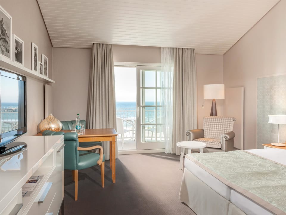 Basic Double or Twin Room, Balcony, Sea View | 1 bedroom, hypo-allergenic bedding, free minibar, in-room safe