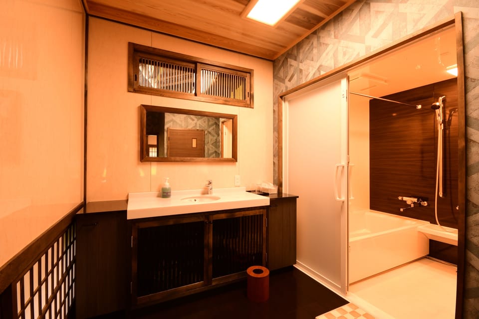 Junior Suite, Non Smoking, Private Bathroom | In-room safe, WiFi (free), bed sheets
