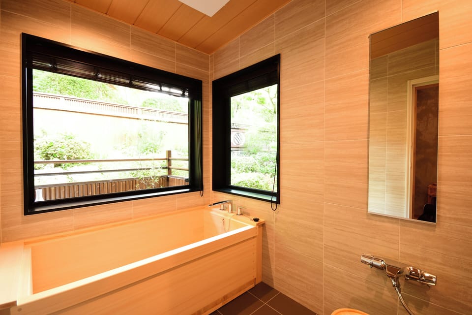 Luxury Suite | Bathroom | Separate tub and shower, hair dryer (on request), slippers, towels