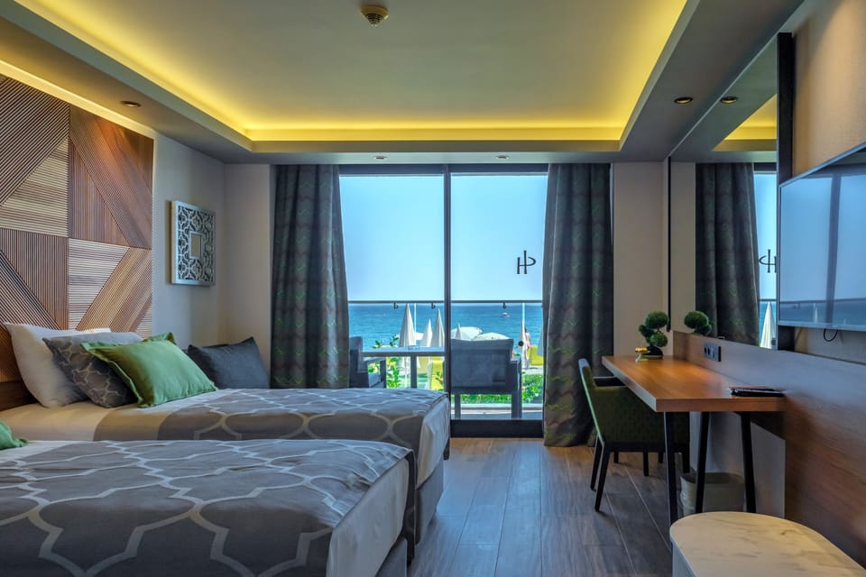 Standard Single Room, Sea View | Bathroom | Rainfall showerhead, free toiletries, hair dryer, towels