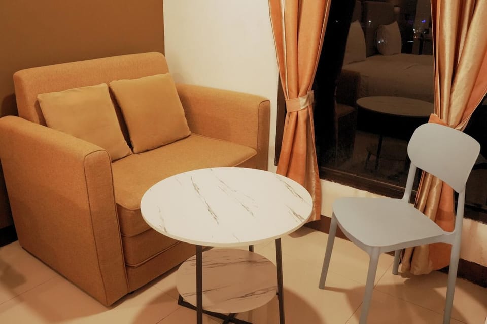 Deluxe Premium | In-room safe, blackout drapes, WiFi (free), bed sheets