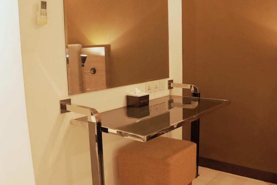 Deluxe Premium | In-room safe, blackout drapes, free WiFi, bed sheets