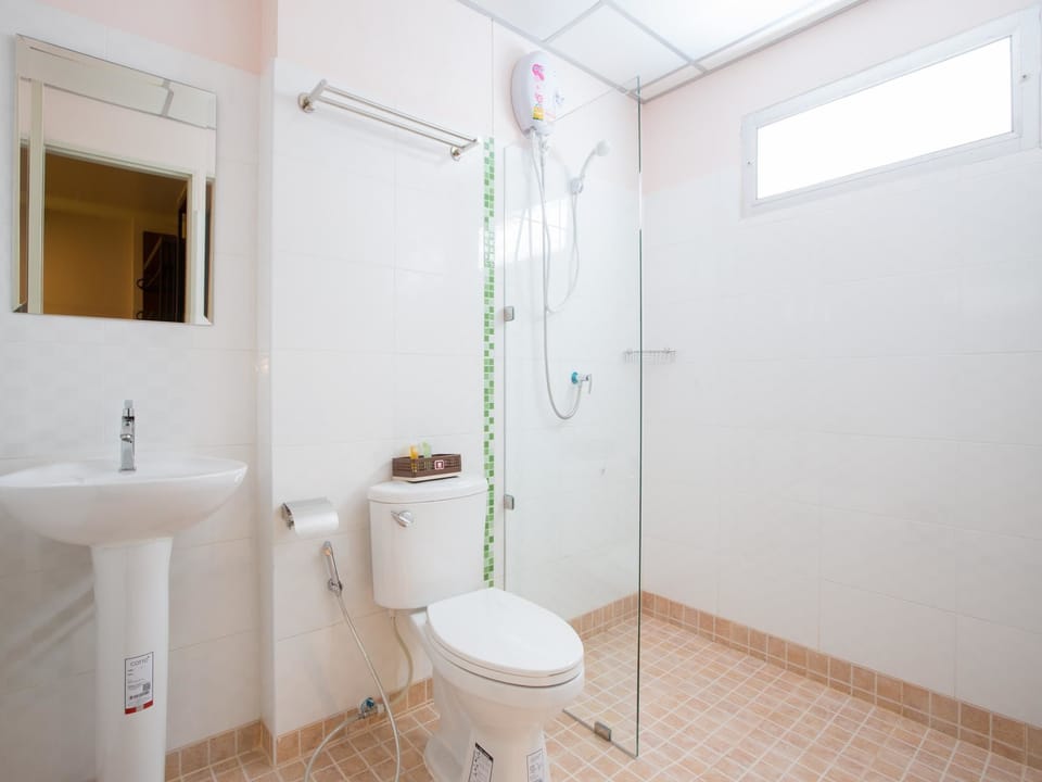 Shower, free toiletries, hair dryer, bathrobes
