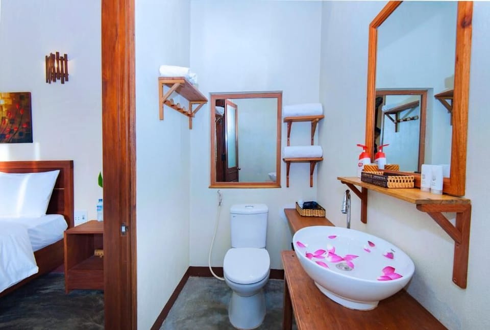 Shower, free toiletries, hair dryer, bathrobes