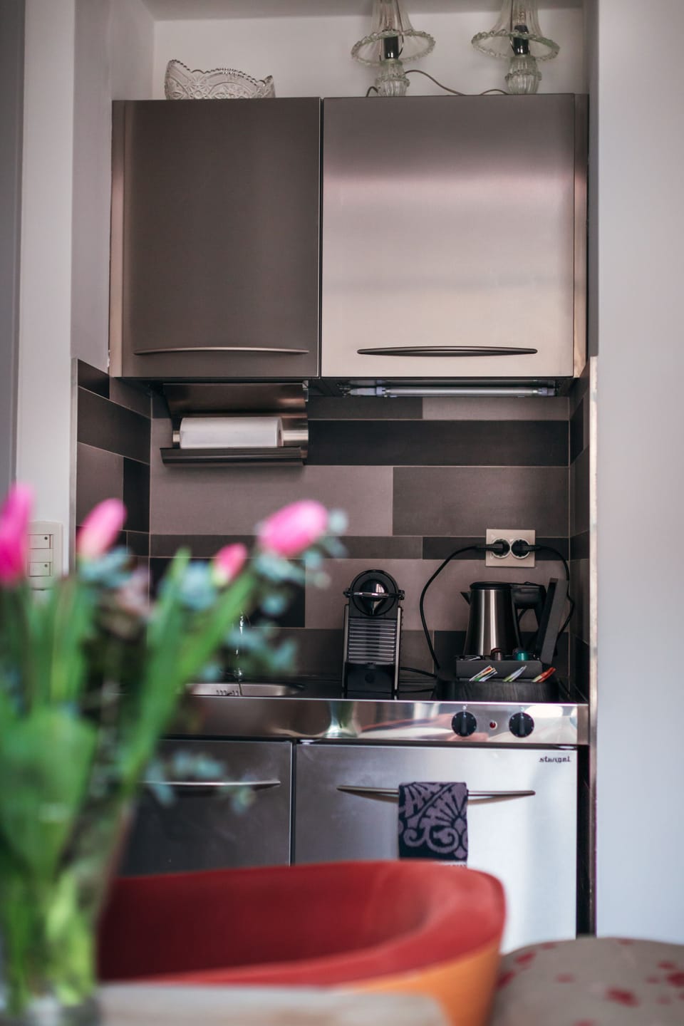Fridge, stovetop, coffee/tea maker, electric kettle