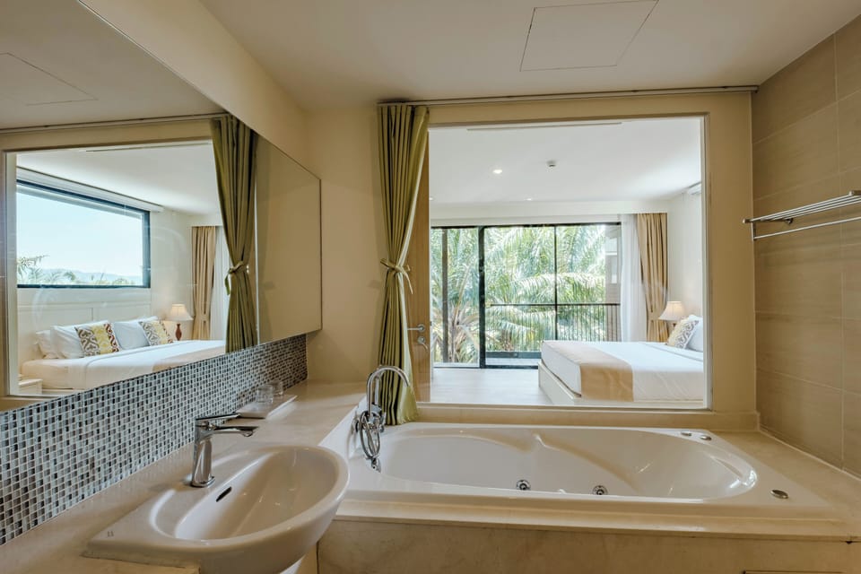 Family two bedrooms | Egyptian cotton sheets, premium bedding, memory foam beds, in-room safe