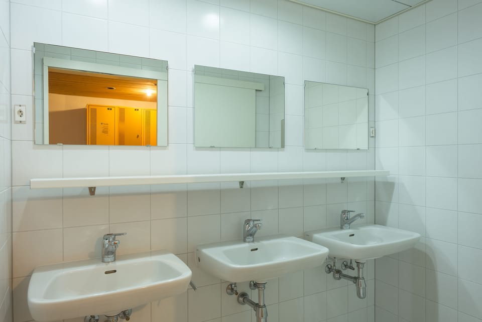 Bathroom sink