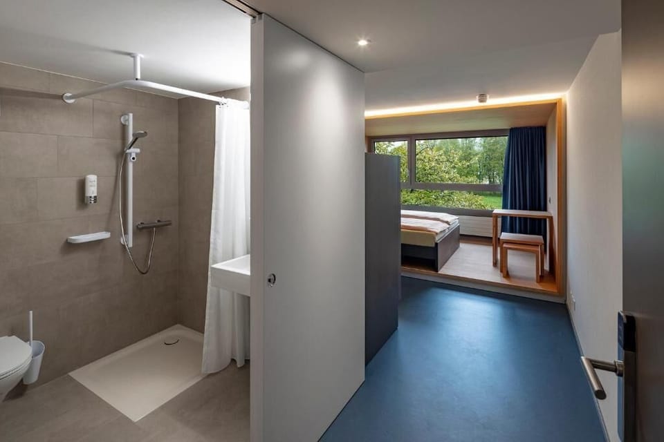 Shower, towels