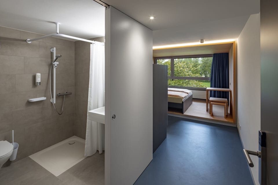 Quadruple Room, Private Bathroom | Bathroom | Shower, towels