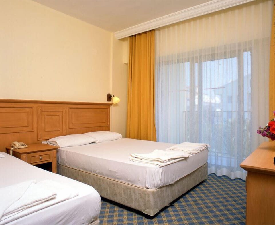 In-room safe, cribs (free)