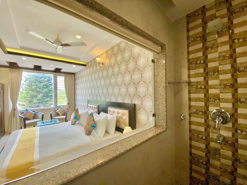 Executive King Room  | Premium bedding, desk