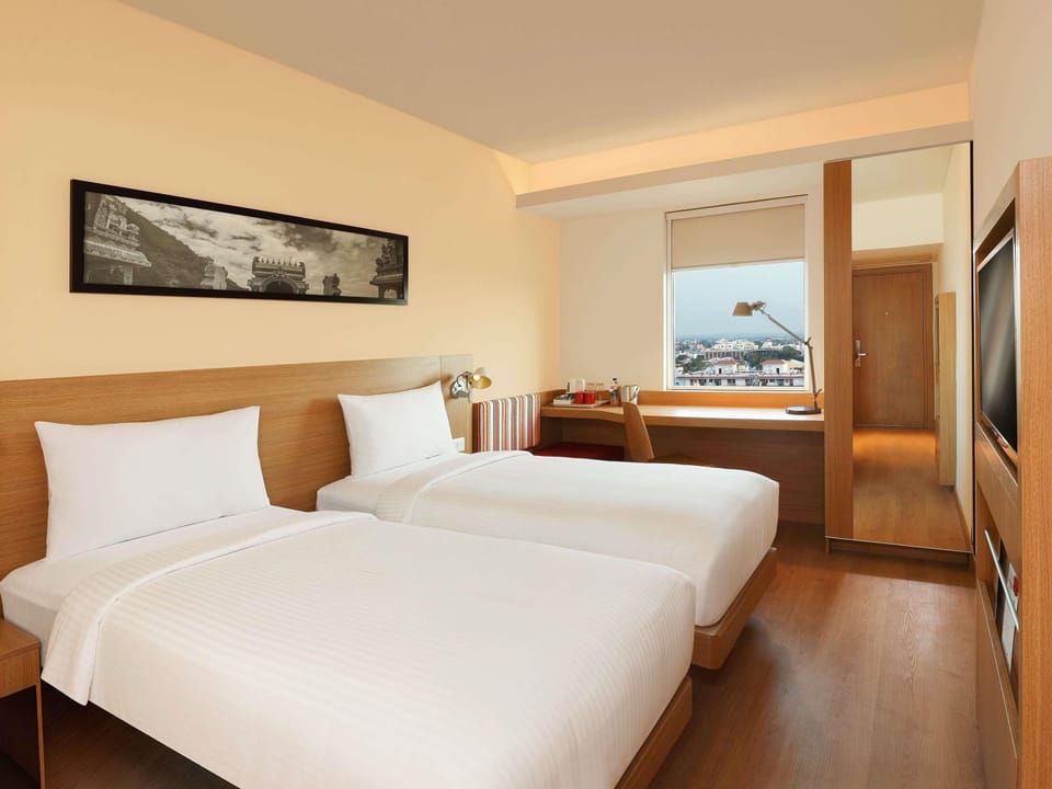 Deluxe Room, 2 Twin Beds | Premium bedding, minibar, in-room safe, desk