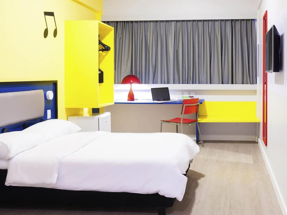 Apartment, 1 Double Bed | Minibar, in-room safe, desk, soundproofing