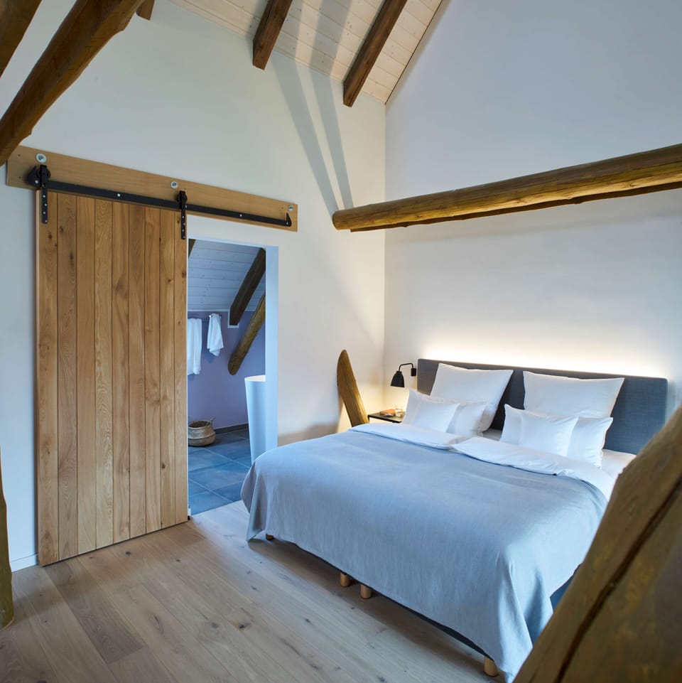 Premium bedding, in-room safe, desk, laptop workspace