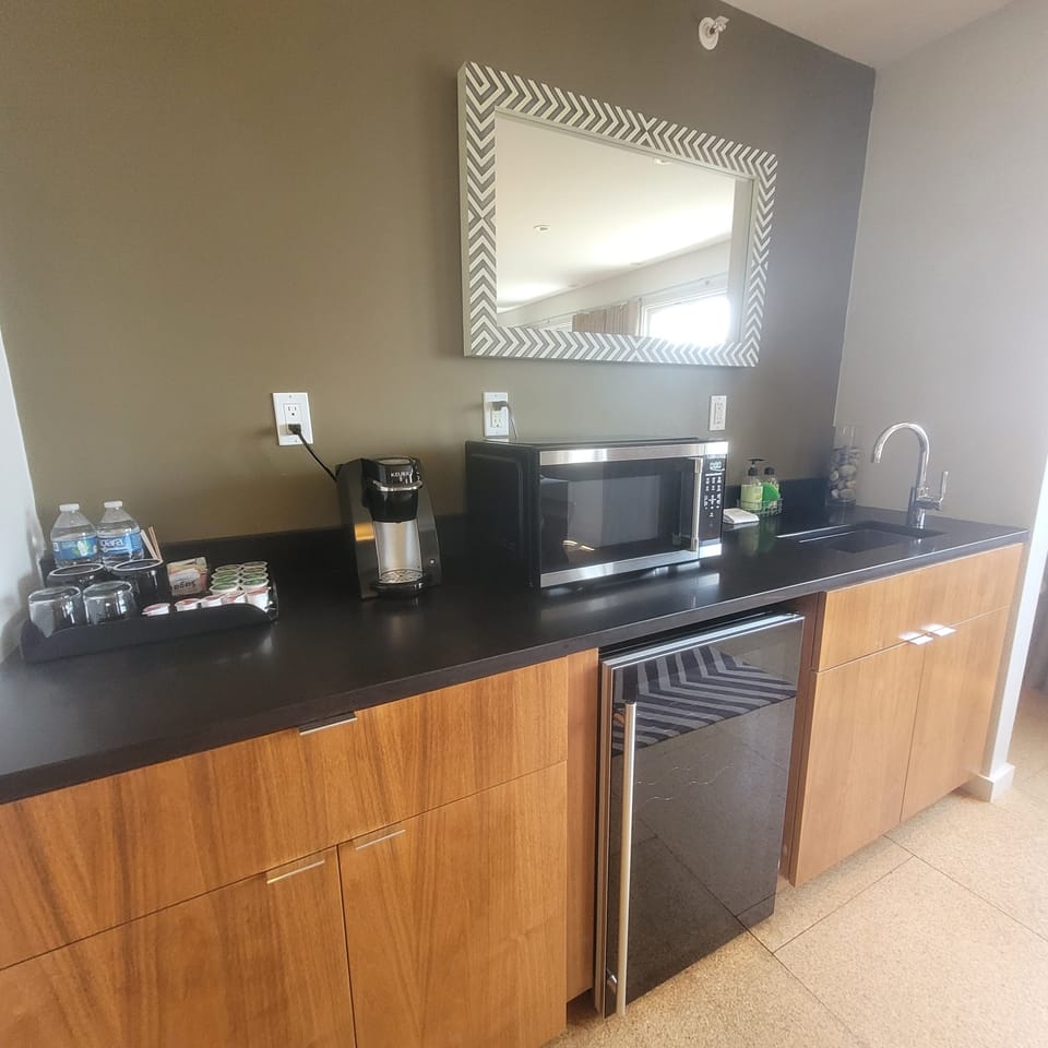 Studio Suite, 1 King Bed, Ocean View | Iron/ironing board, WiFi, bed sheets
