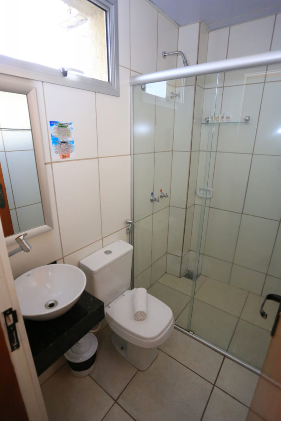 Shower, free toiletries, towels