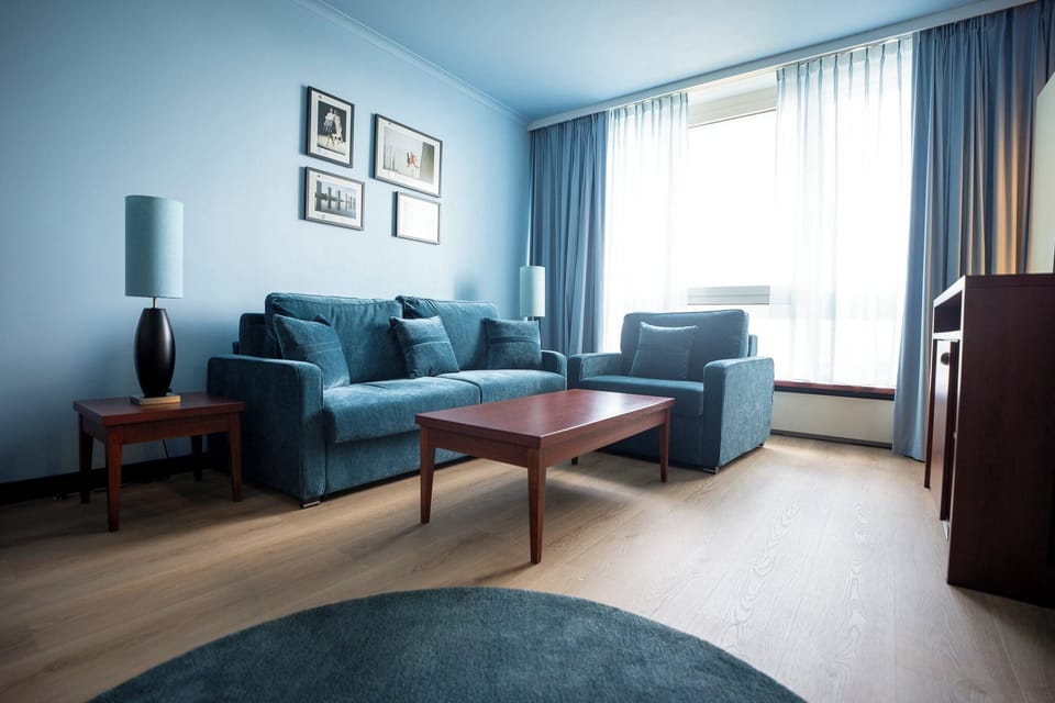 Suite, 1 Bedroom | Premium bedding, minibar, in-room safe, desk