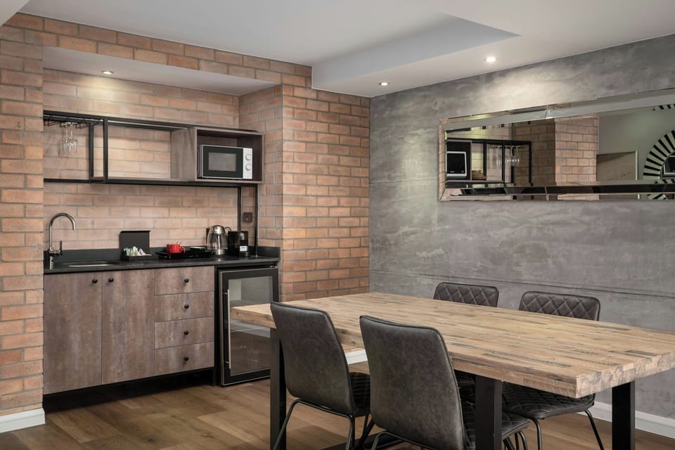 Loft, 1 Bedroom | Premium bedding, in-room safe, desk, blackout drapes