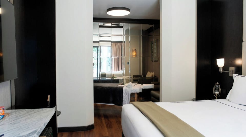 Executive Suite, Terrace | Premium bedding, minibar, in-room safe, desk