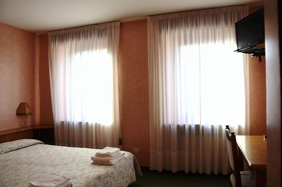 Standard Double or Twin Room | In-room safe, iron/ironing board, free WiFi, bed sheets