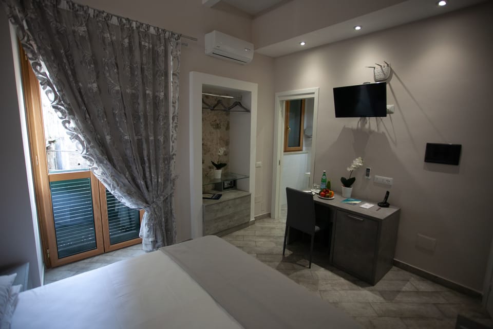 Comfort Room | Premium bedding, minibar, in-room safe, desk