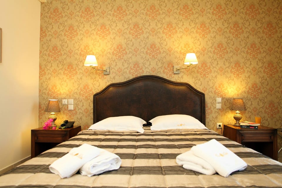 Double Room | Minibar, in-room safe, desk, soundproofing