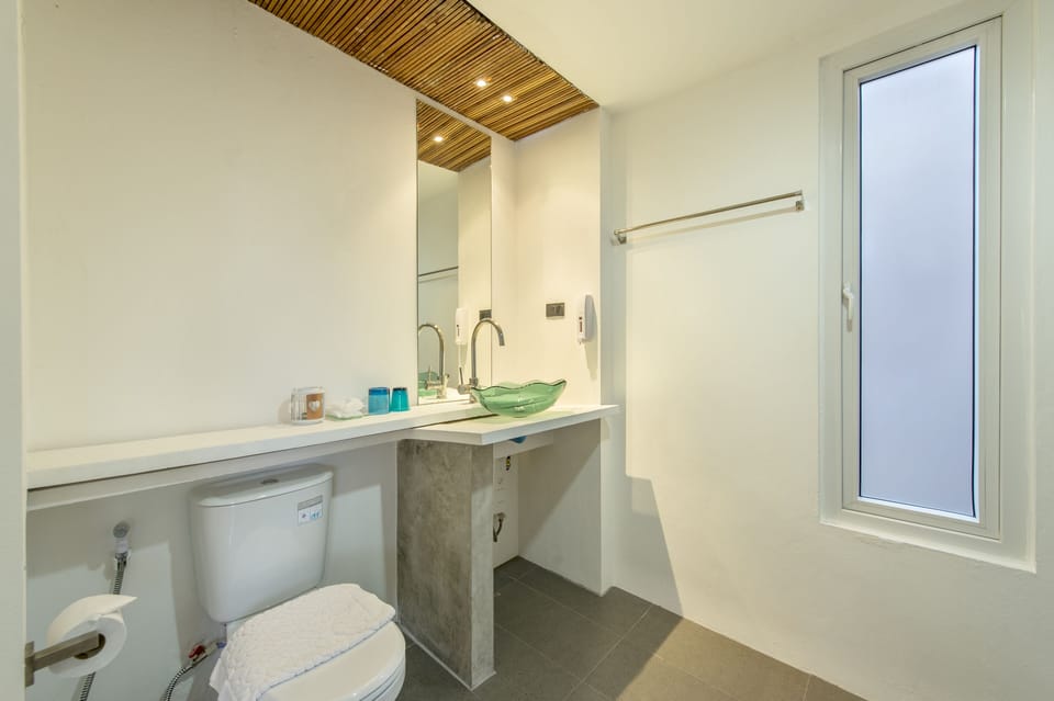 Villa Twin | Bathroom | Free toiletries, hair dryer, towels