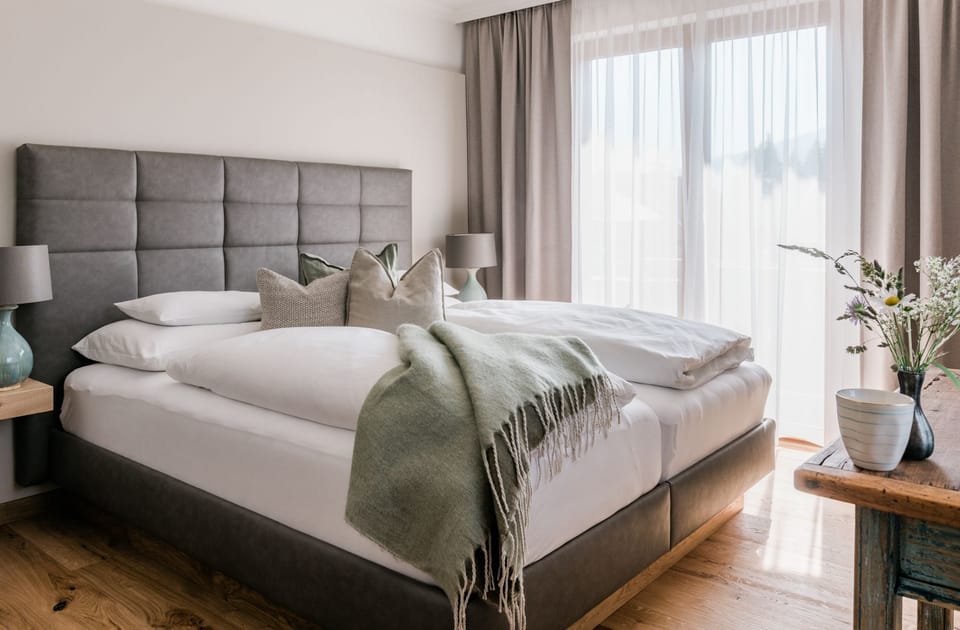 Comfort Double Room, Mountain View | In-room safe, desk, WiFi (free), bed sheets
