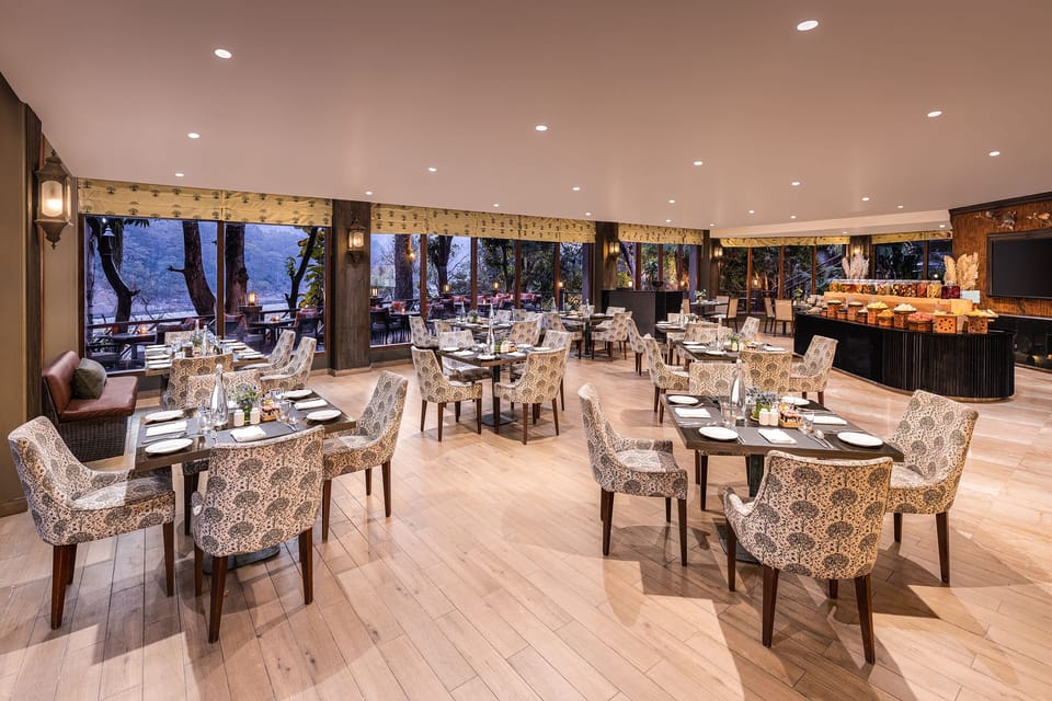 2 restaurants; breakfast, lunch, and dinner served