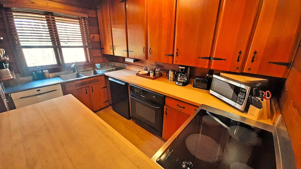 Cabin | Private kitchen | Paper towels