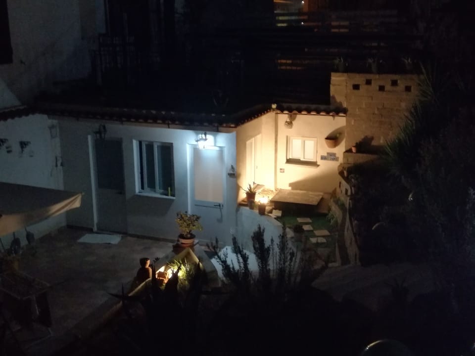 Basic Double Room Single Use, 1 Double Bed, Patio, Garden Area | Desk, iron/ironing board, free WiFi, bed sheets