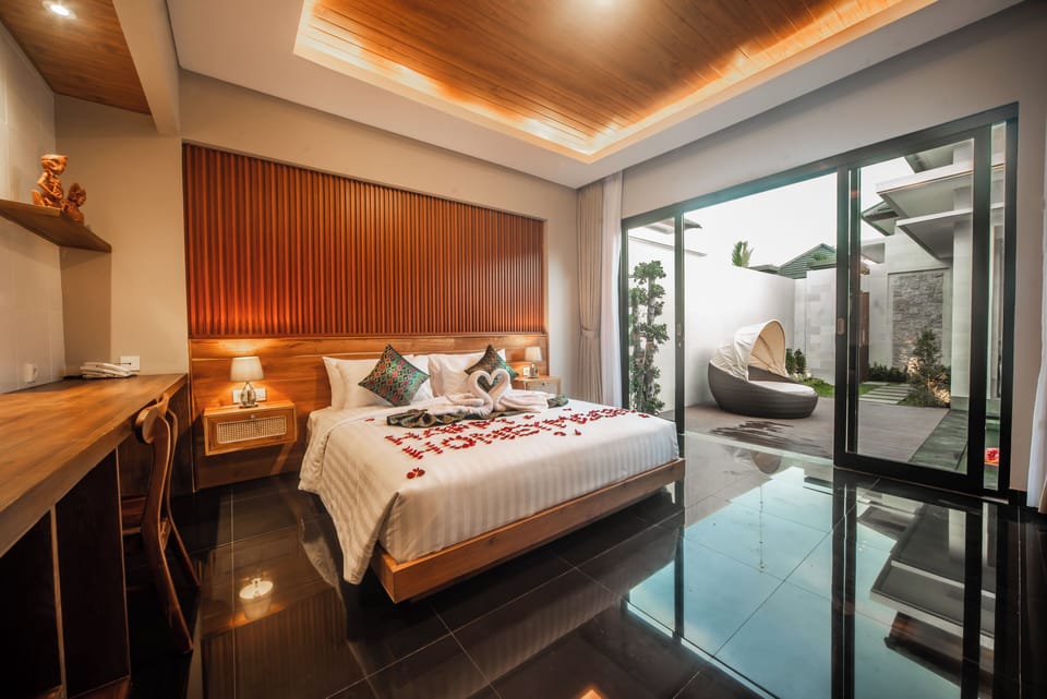 One Bedroom Private Pool | Premium bedding, minibar, in-room safe, desk