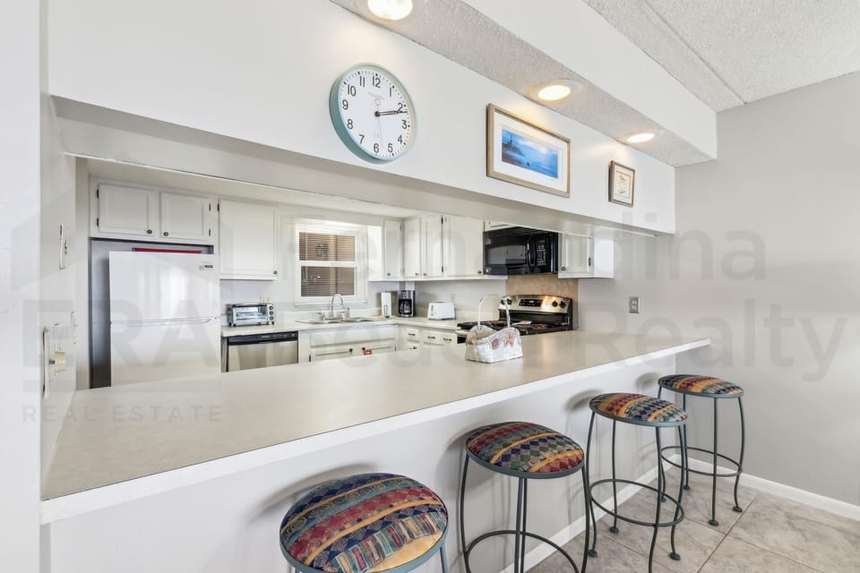 Condo, 2 Bedrooms | Private kitchen | Full-size fridge, microwave, oven, stovetop