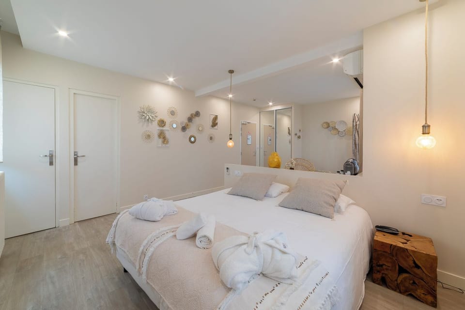 Junior Suite, Balcony, Sea Facing | In-room safe, desk, free cribs/infant beds, free WiFi