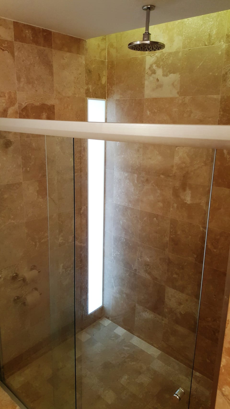 Shower, rainfall showerhead, free toiletries, hair dryer
