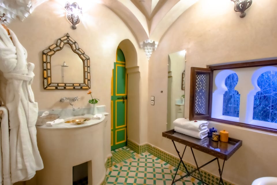 Shower, deep soaking tub, free toiletries, hair dryer