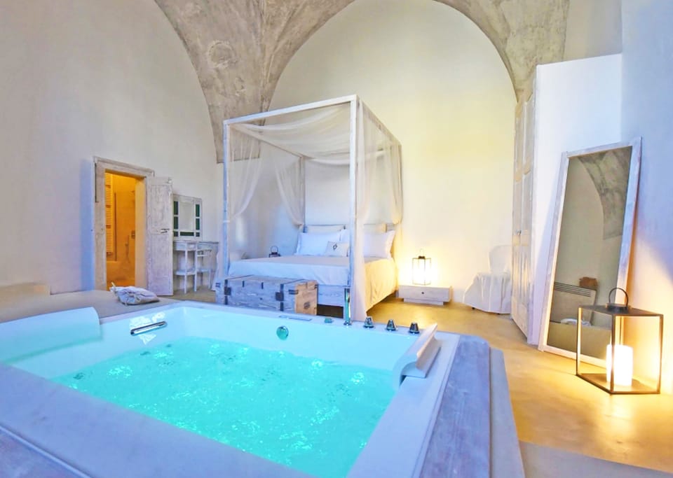 Suite | Interior