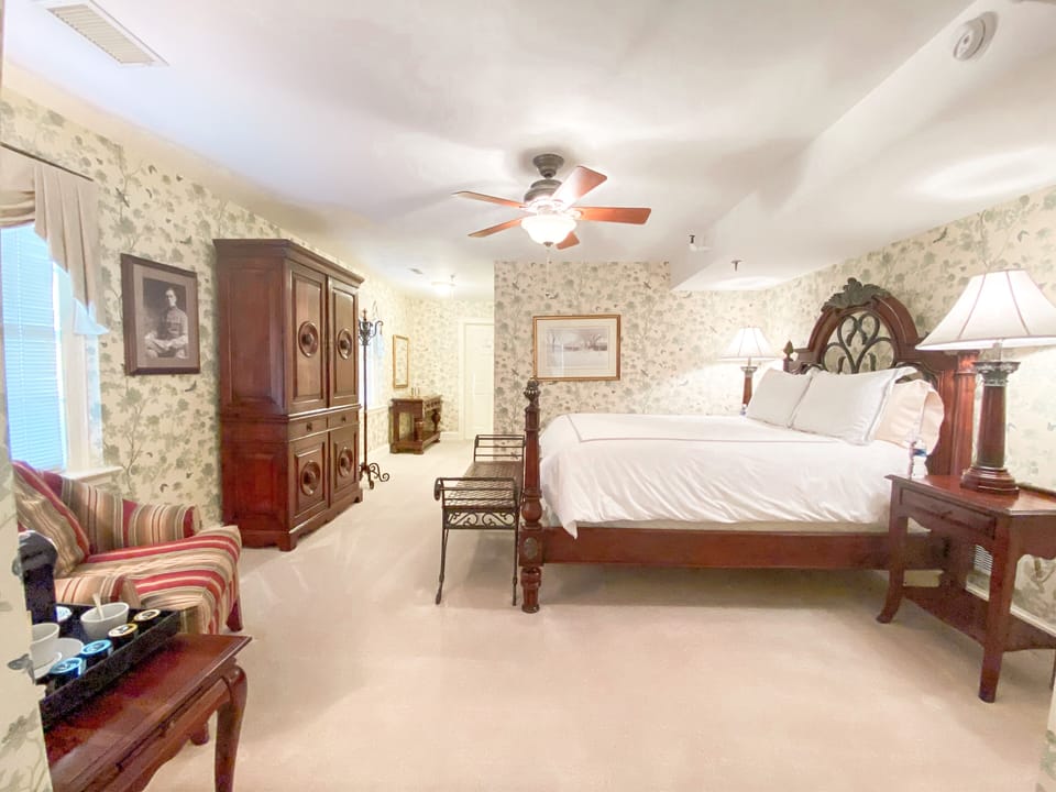 Marshall Queen Bed | 1 bedroom, free WiFi, bed sheets