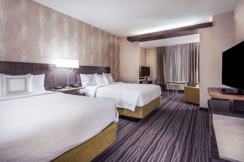 Premium bedding, desk, iron/ironing board, free WiFi