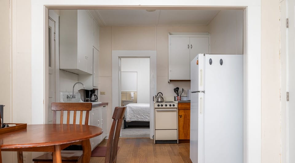 Basic Apartment | Free WiFi, bed sheets