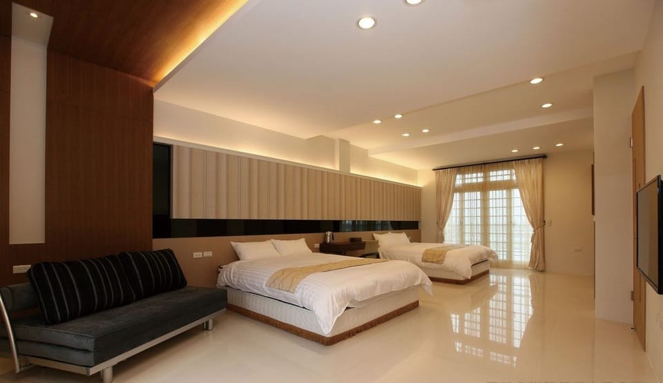 Standard Quadruple Room | Desk, free WiFi, bed sheets