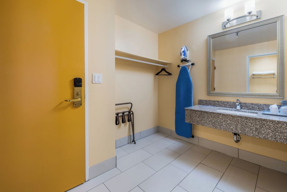 Combined shower/tub, hair dryer (on request), towels