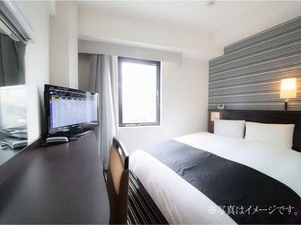 Desk, WiFi (free), bed sheets