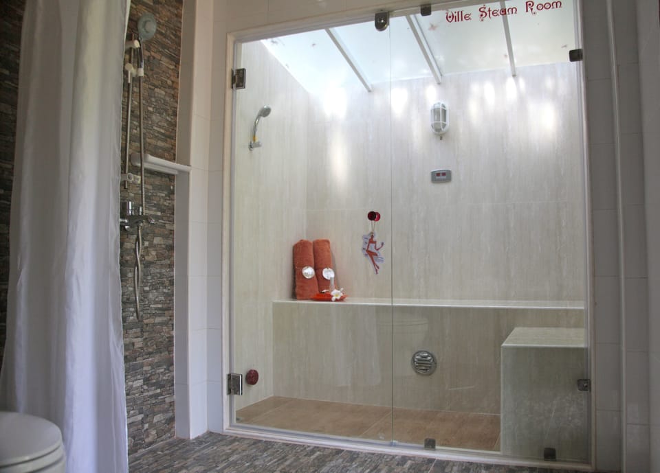 Villa | Bathroom | Shower, free toiletries, hair dryer, slippers