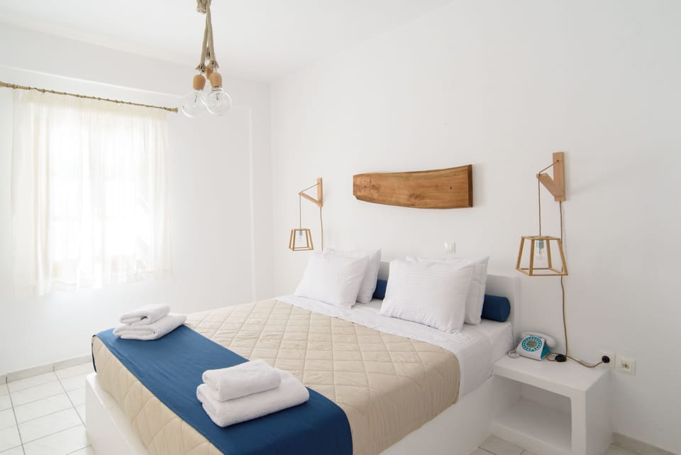 One Bedroom Apartment Partial Sea View | Egyptian cotton sheets, premium bedding, pillowtop beds, in-room safe