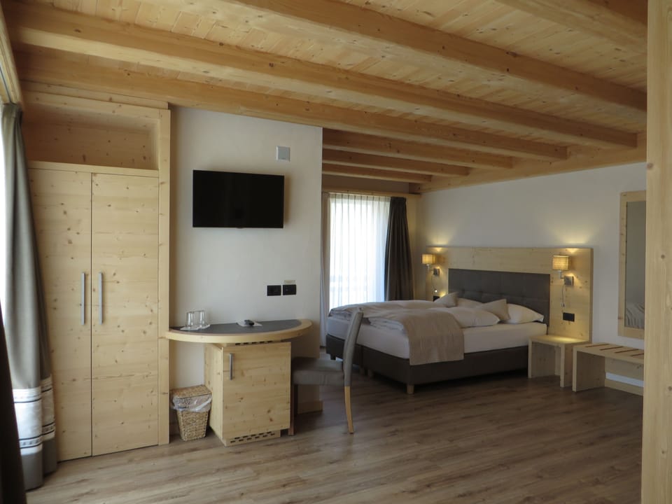 Junior Suite, Balcony | Living area | Flat-screen TV, heated floors